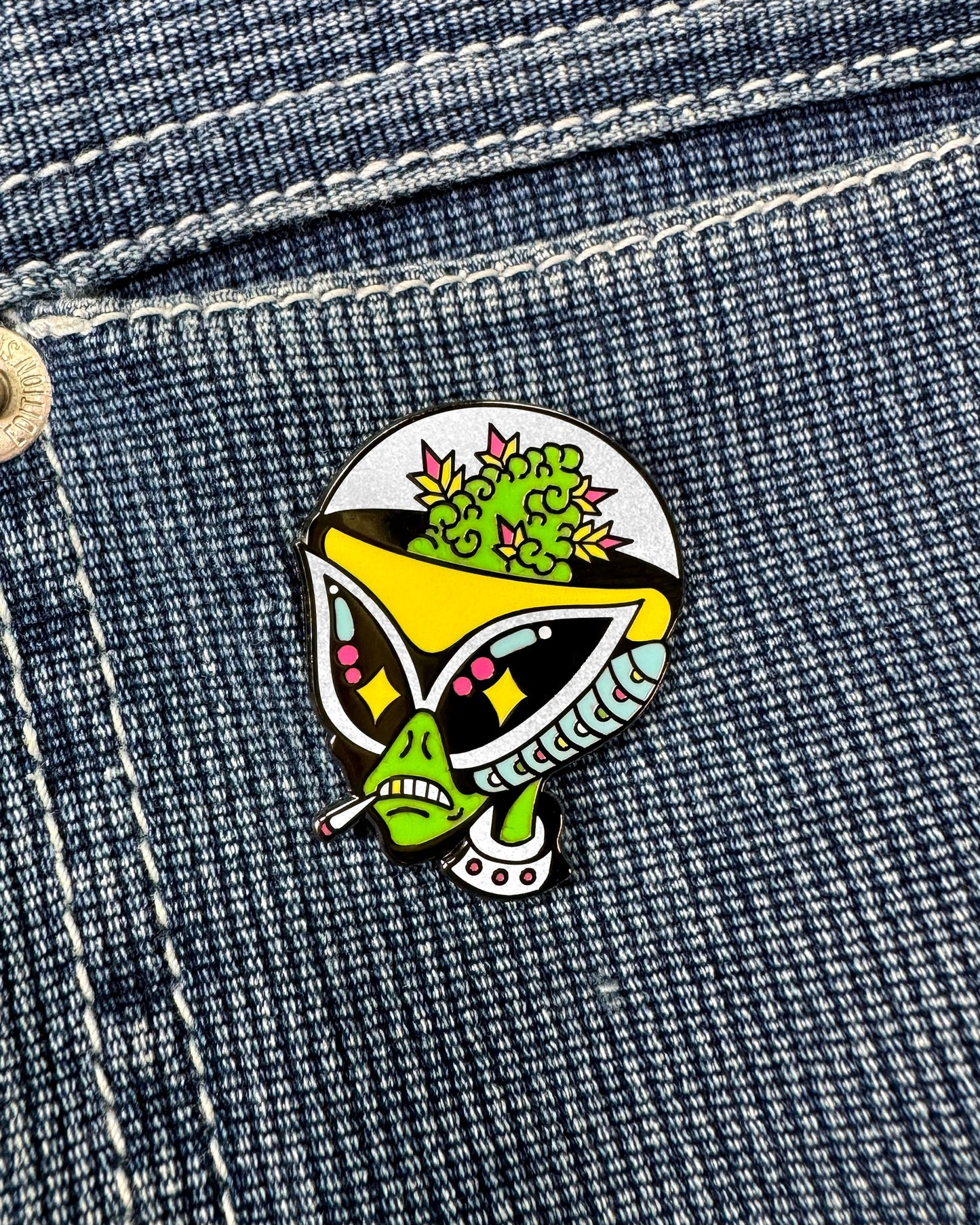 Reefer Alien Enamel Pin