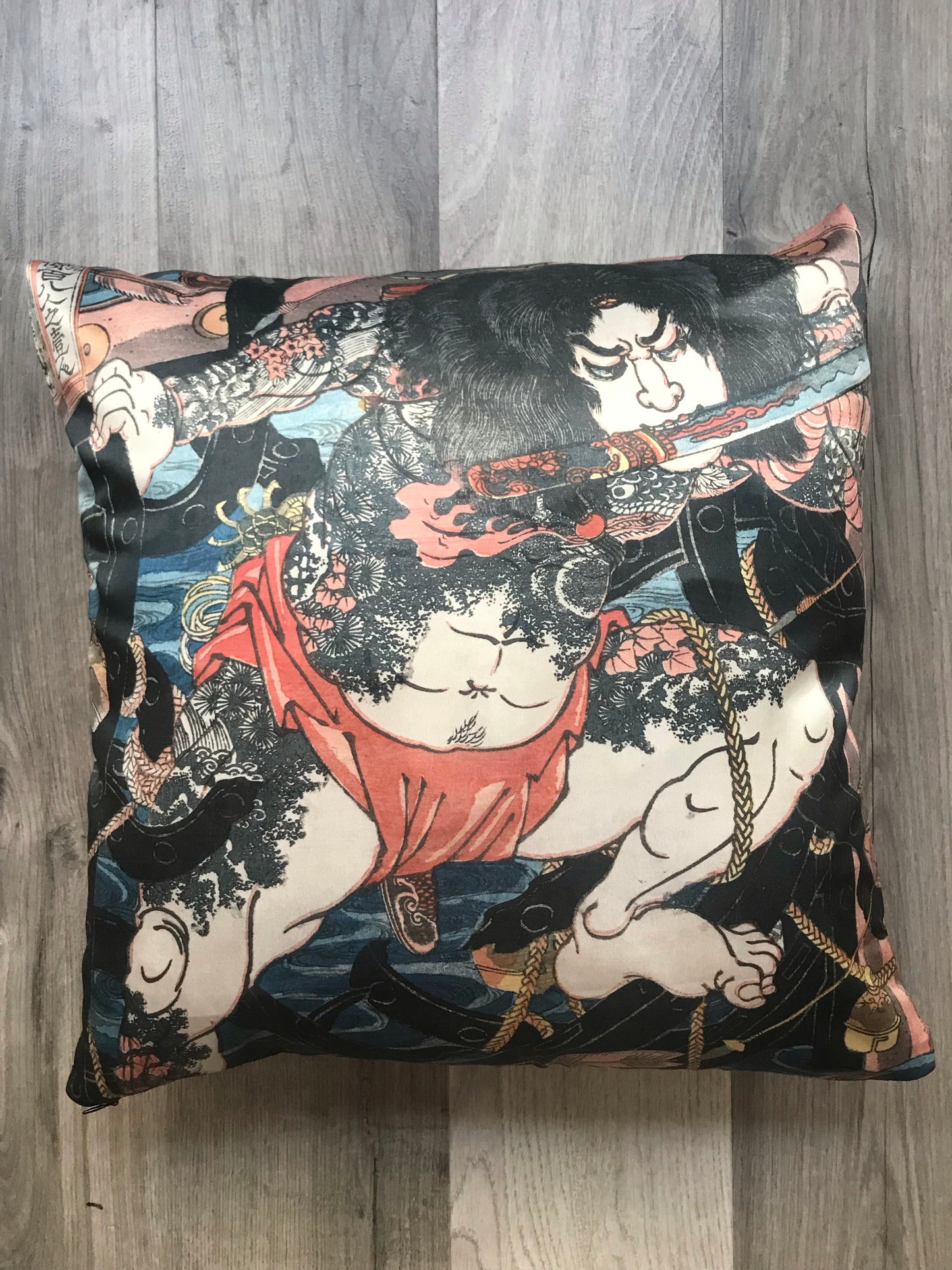 Rōri hakuchō chōjun Pillow